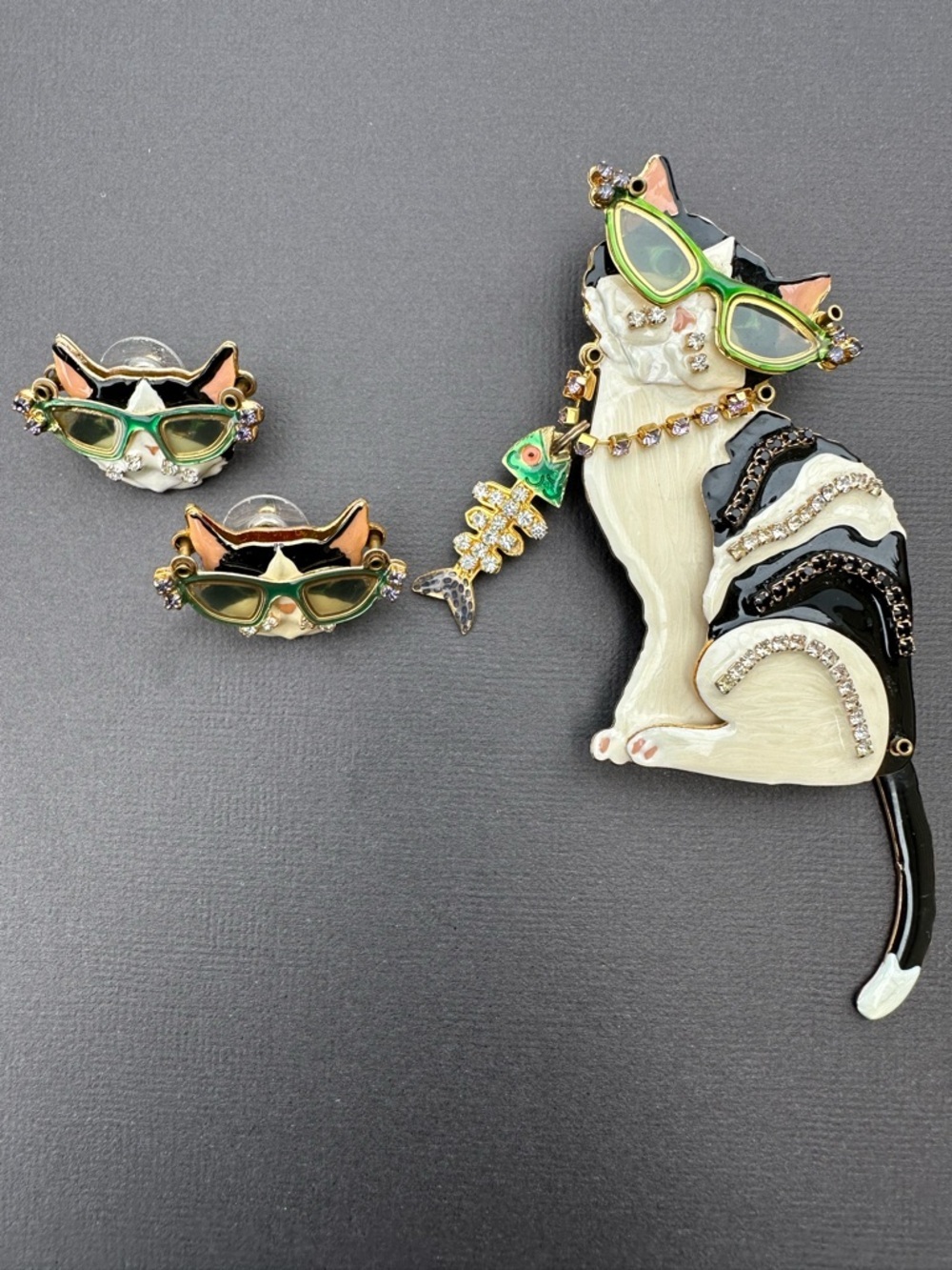 LATR 2GO Lunch at the RITZ Enamel CAT Wearing SUNGLASES Pin BROOCH & Earrings
